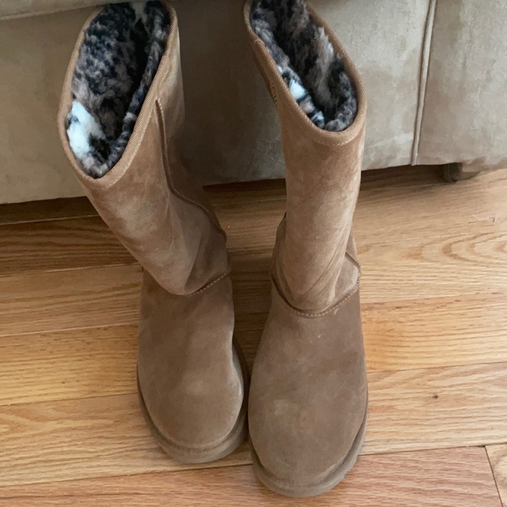 Authentic UGG boots never worn